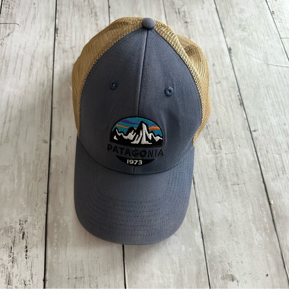 PREOWNED MENS PATGONIA NAVY BLUE BROWN LOGO HAT ADJUSTABLE